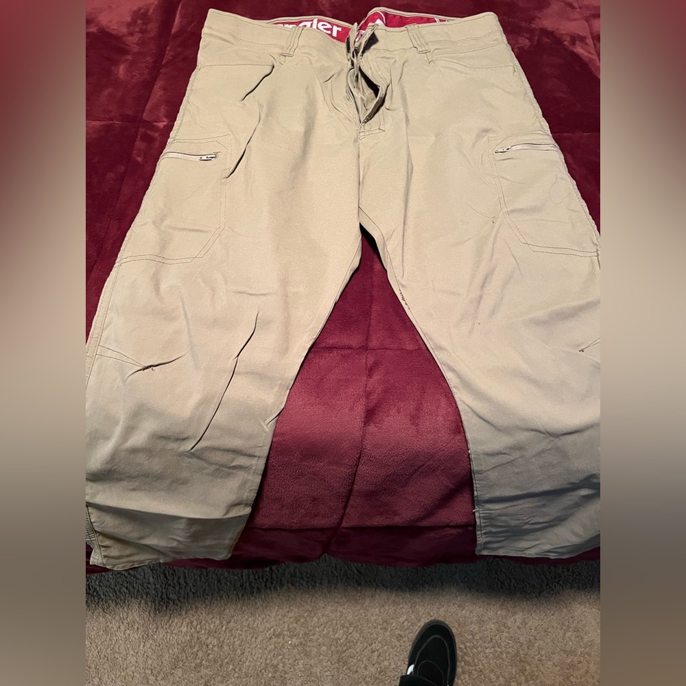 Wrangler adventure pants.  Good condition.